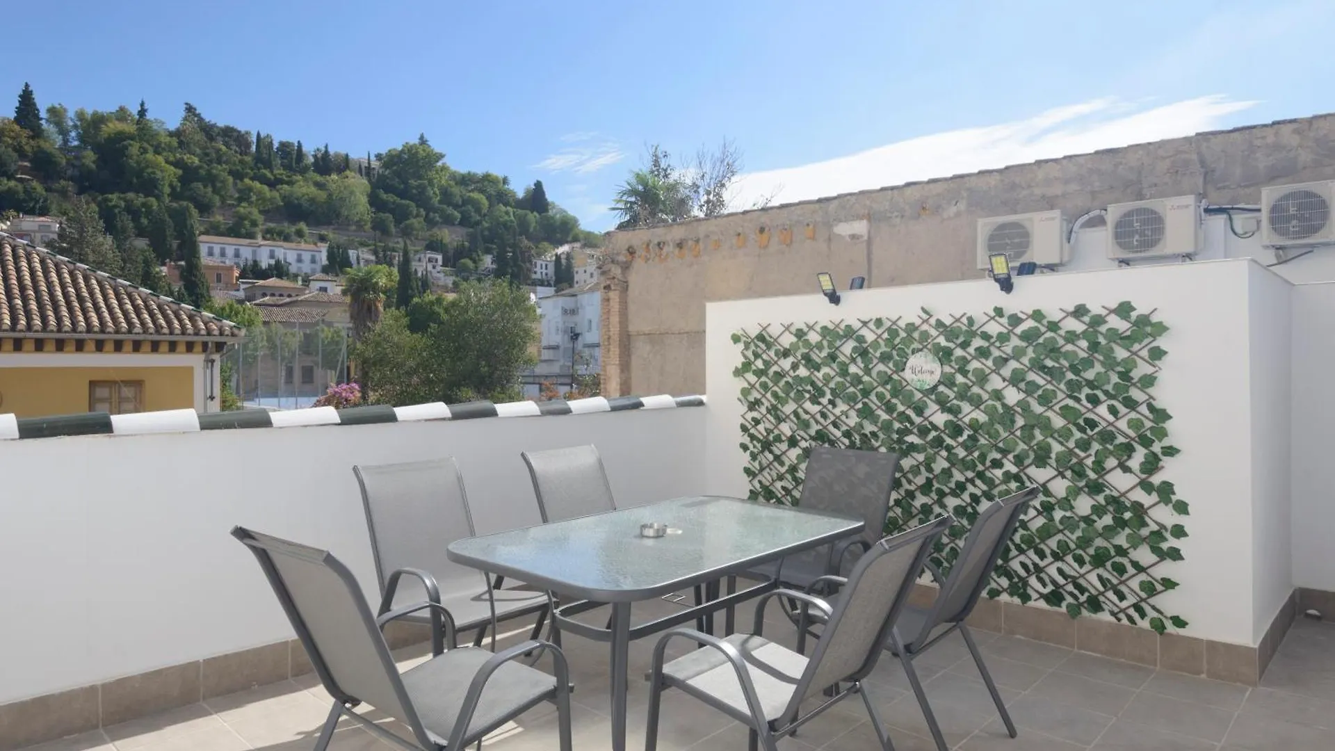 Apartamentos J De La Alhambra Granada