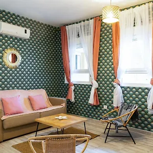 holidays2malaga-duplex-huerta-del-obispo-junto-casco-historico.hotelsinnerja.org/